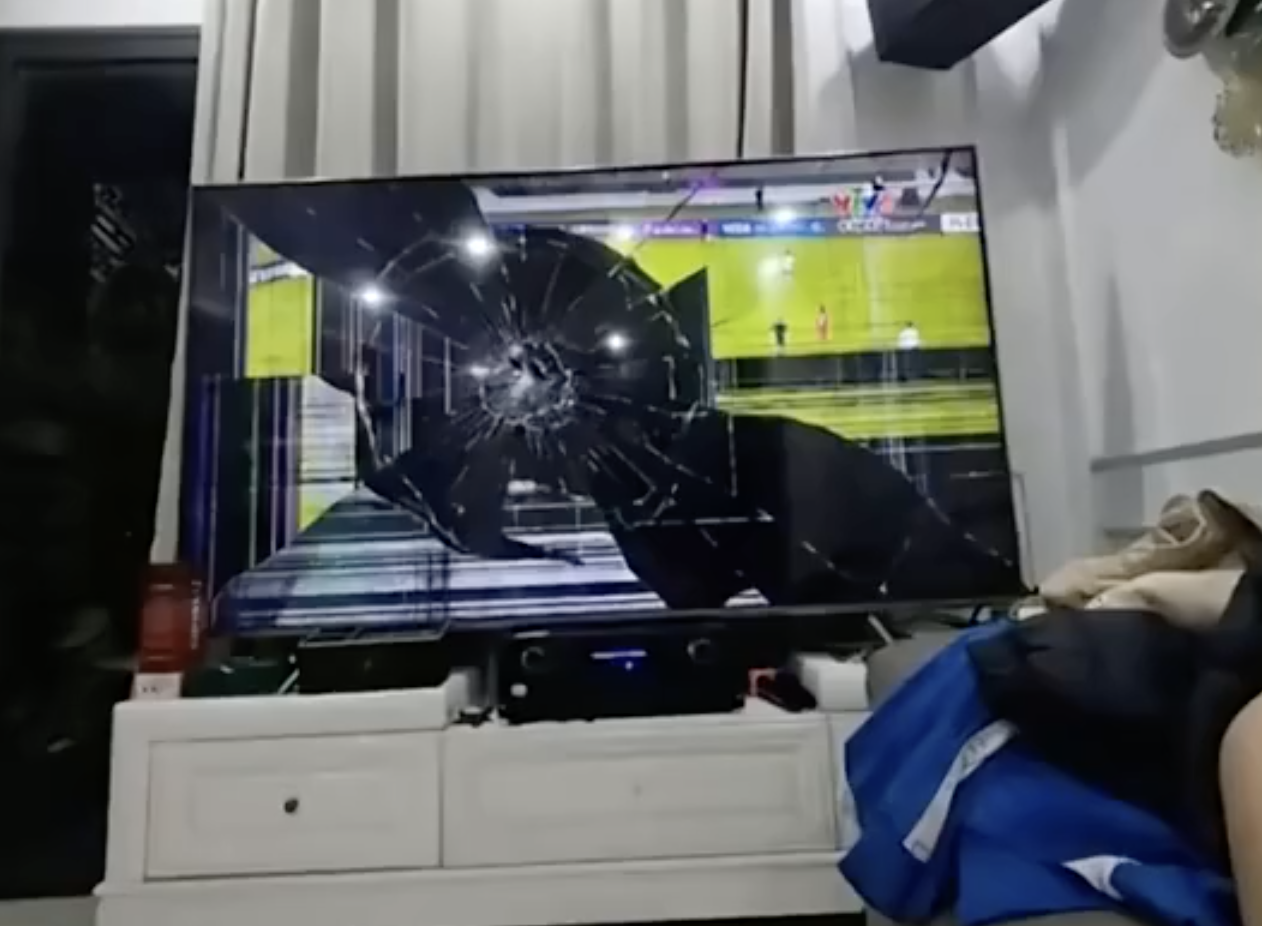 PG电子官方网站-“输得心服口服” 越南博主劝球迷要冷静 镜头一转自己怒砸电视